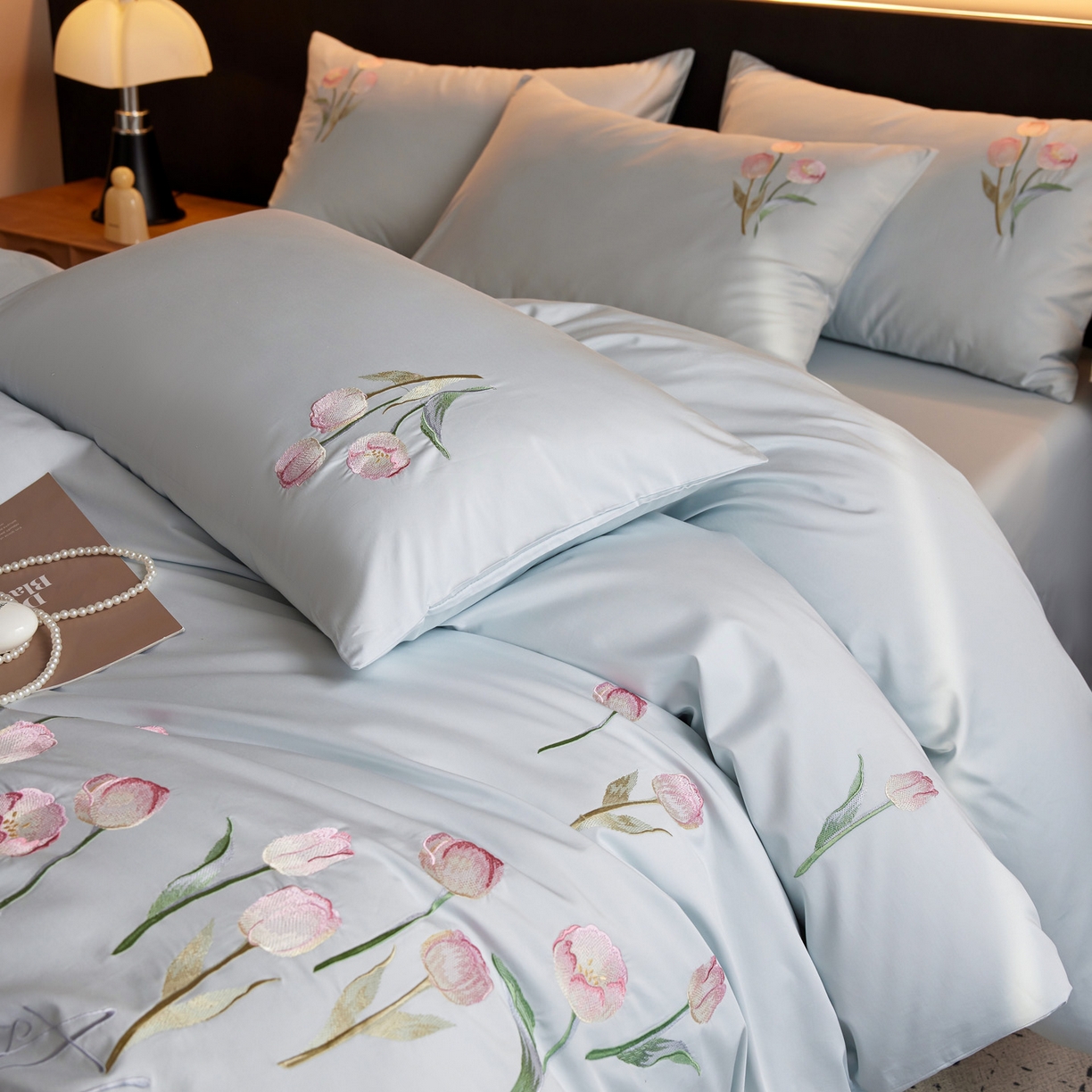 91家纺网 家纺一手货源 找家纺 爱缦 2026新款100S全棉CR工艺极简轻奢刺绣四件套-花海郁金系列风格二（券后控价：标准288，大号308） 花海郁金-蓝色