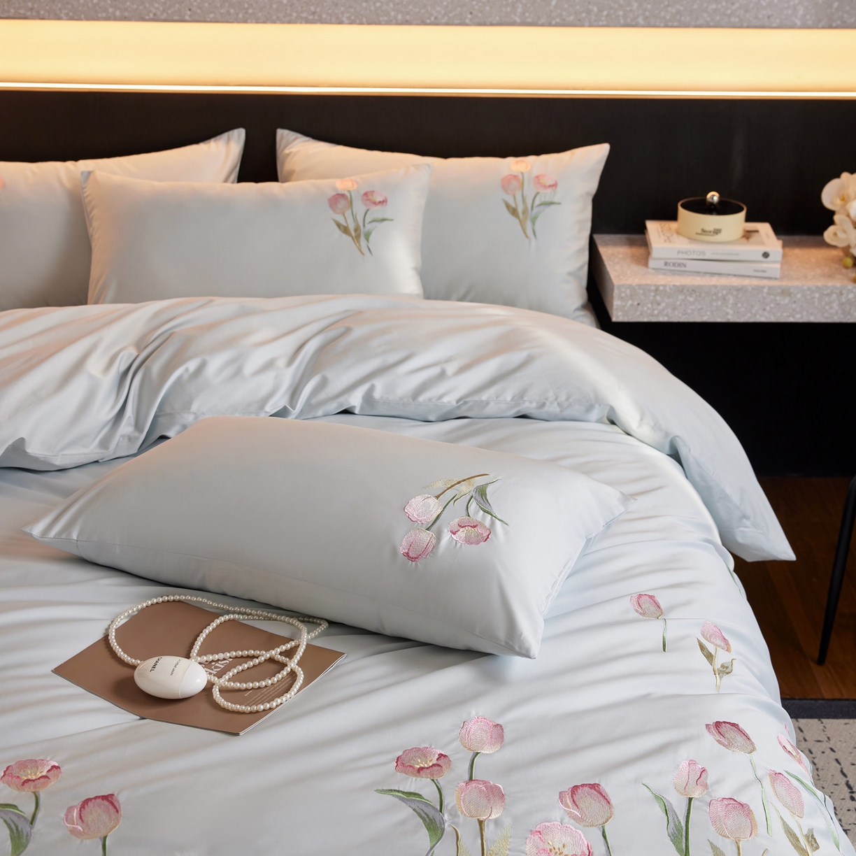 91家纺网 家纺一手货源 找家纺 爱缦 2026新款100S全棉CR工艺极简轻奢刺绣四件套-花海郁金系列风格二（券后控价：标准288，大号308） 花海郁金-蓝色