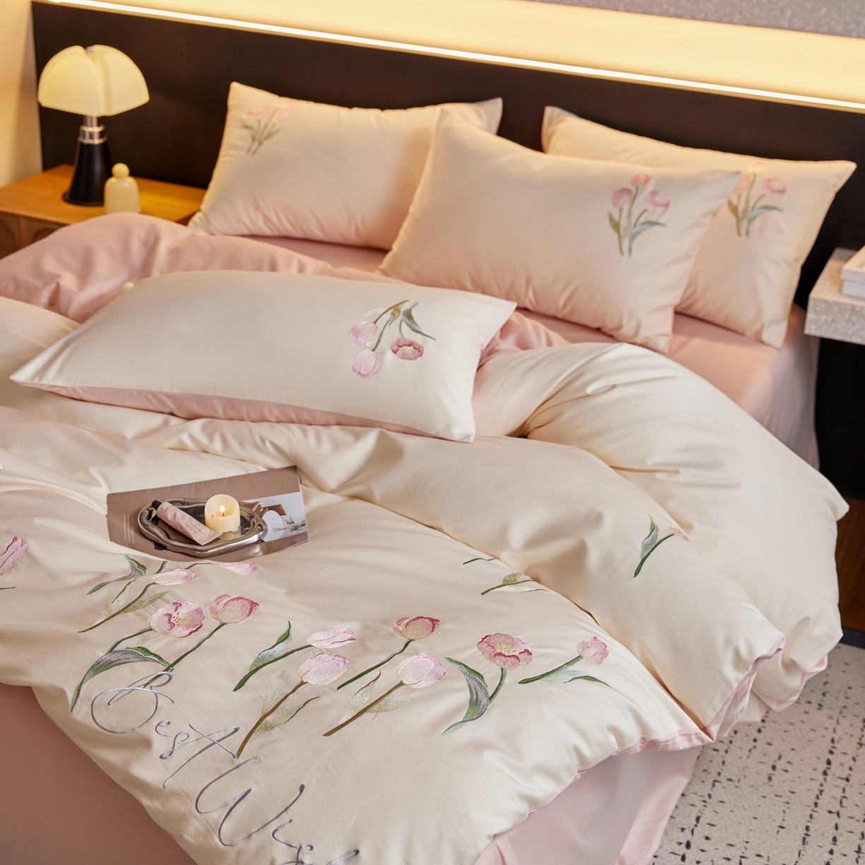 91家纺网 家纺一手货源 找家纺 爱缦 2026新款100S全棉CR工艺极简轻奢刺绣四件套-花海郁金系列风格二（券后控价：标准288，大号308） 花海郁金-白粉色