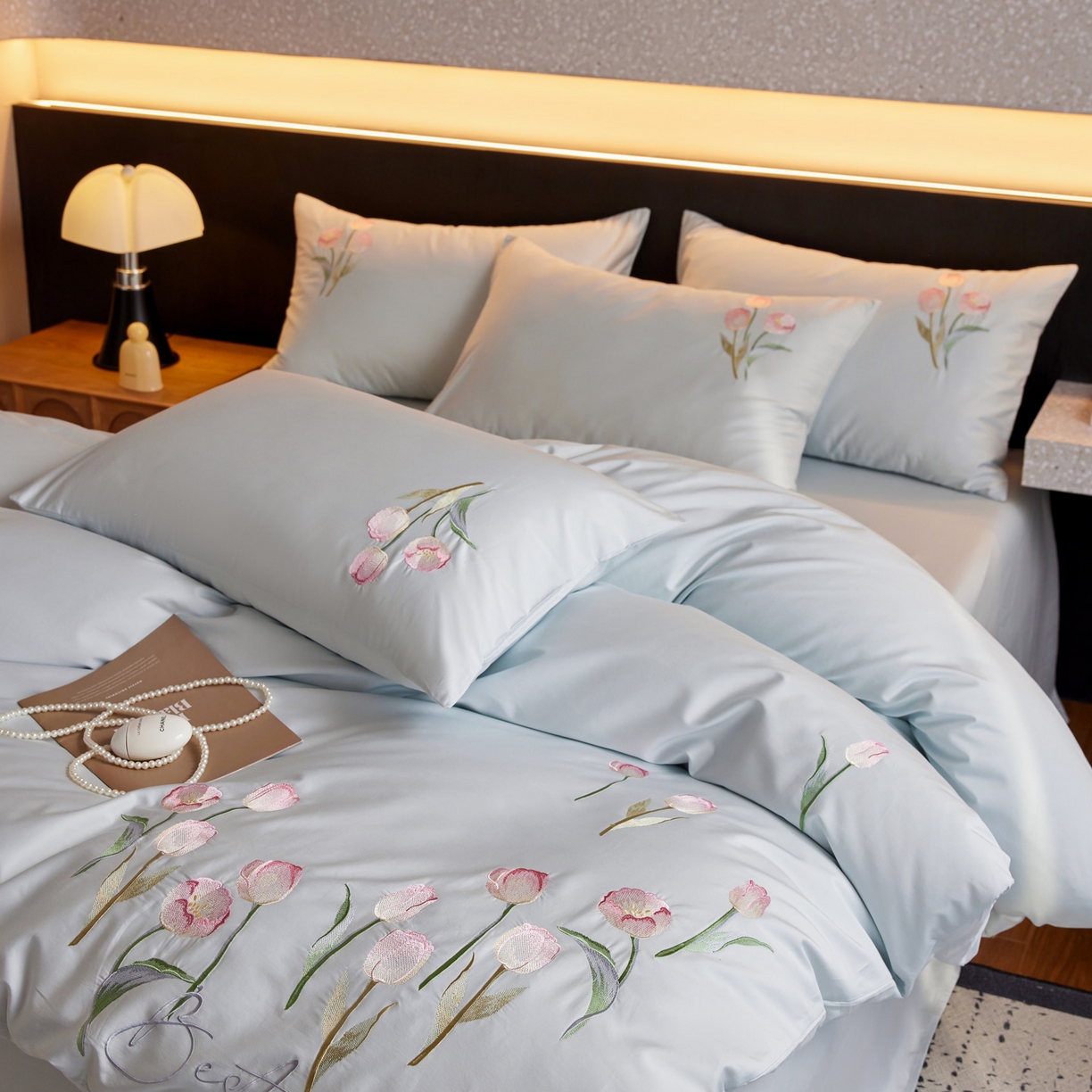 91家纺网 家纺一手货源 找家纺 爱缦 2026新款100S全棉CR工艺极简轻奢刺绣四件套-花海郁金系列风格二（券后控价：标准288，大号308） 花海郁金-蓝色