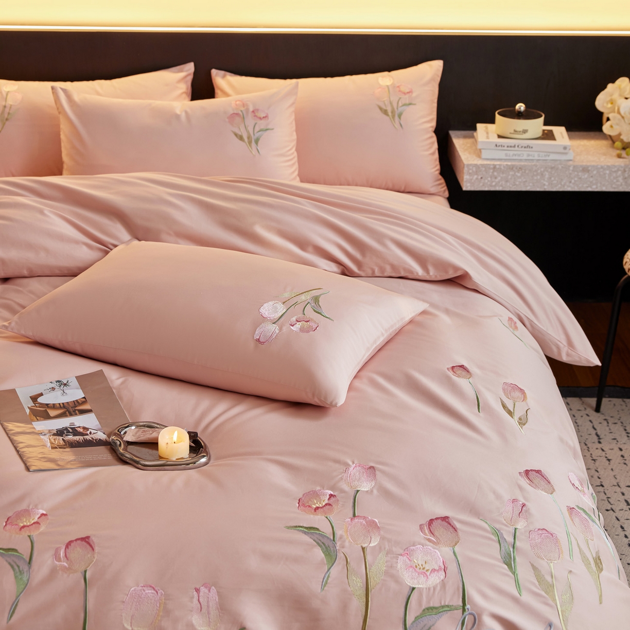 91家纺网 家纺一手货源 找家纺 爱缦 2026新款100S全棉CR工艺极简轻奢刺绣四件套-花海郁金系列风格二（券后控价：标准288，大号308） 花海郁金-粉色