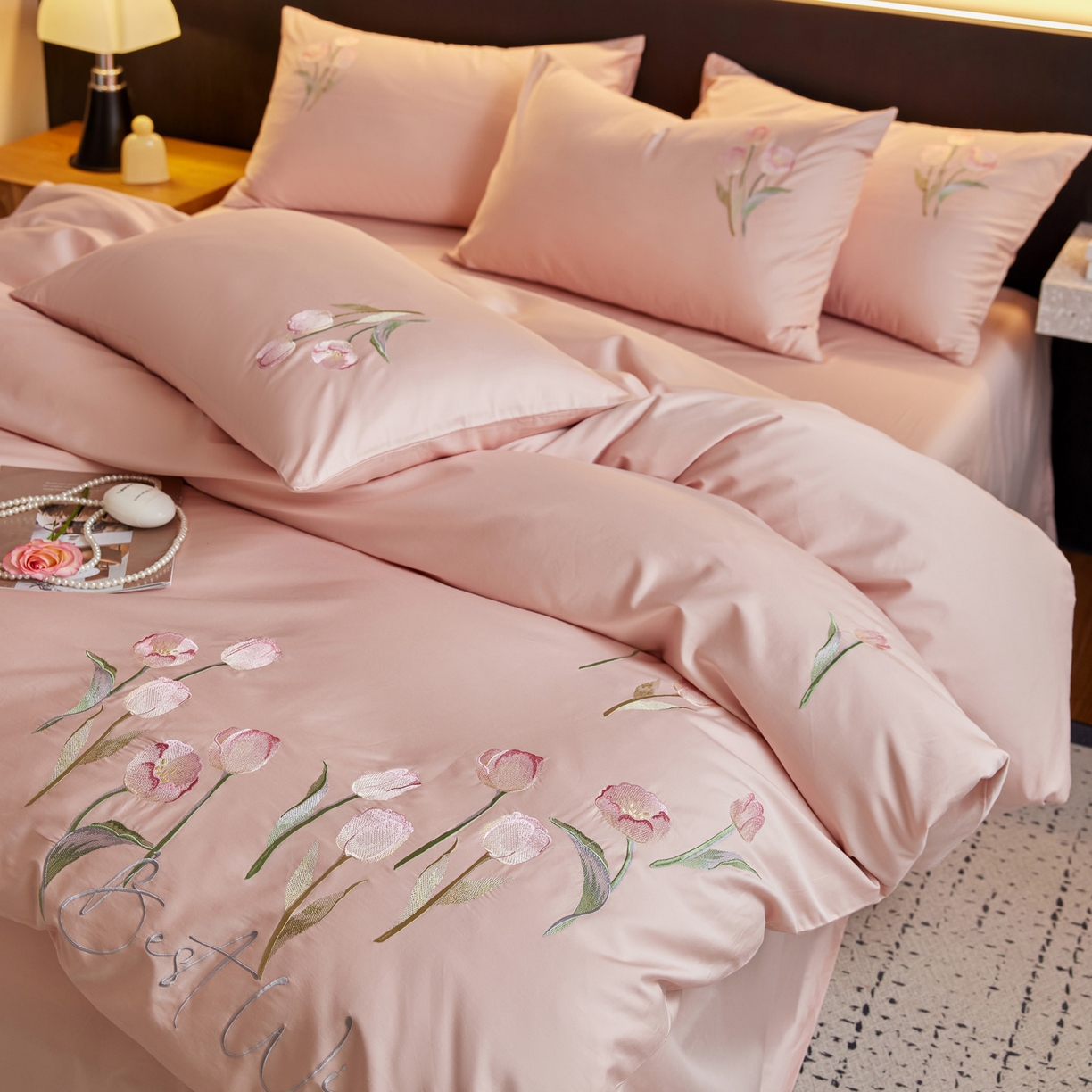 91家纺网 家纺一手货源 找家纺 爱缦 2026新款100S全棉CR工艺极简轻奢刺绣四件套-花海郁金系列风格二（券后控价：标准288，大号308） 花海郁金-粉色