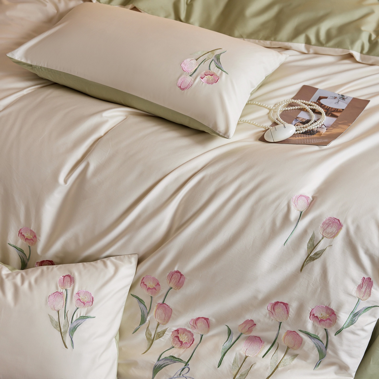 91家纺网 家纺一手货源 找家纺 爱缦 2026新款100S全棉CR工艺极简轻奢刺绣四件套-花海郁金系列风格二（券后控价：标准288，大号308） 花海郁金-白绿色