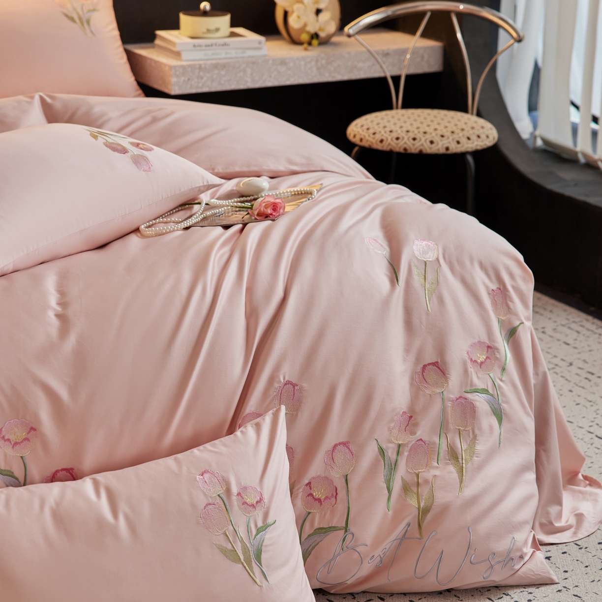 91家纺网 家纺一手货源 找家纺 爱缦 2026新款100S全棉CR工艺极简轻奢刺绣四件套-花海郁金系列风格二（券后控价：标准288，大号308） 花海郁金-粉色