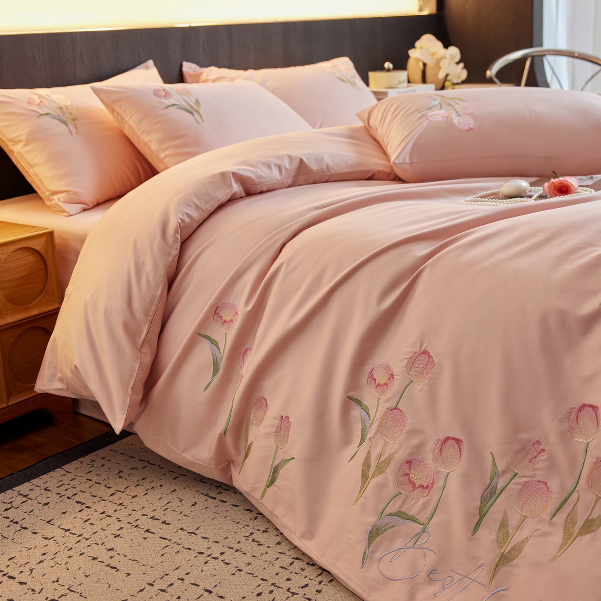 91家纺网 家纺一手货源 找家纺 爱缦 2026新款100S全棉CR工艺极简轻奢刺绣四件套-花海郁金系列风格二（券后控价：标准288，大号308） 花海郁金-粉色