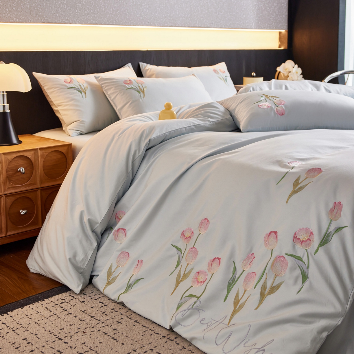 91家纺网 家纺一手货源 找家纺 爱缦 2026新款100S全棉CR工艺极简轻奢刺绣四件套-花海郁金系列风格二（券后控价：标准288，大号308） 花海郁金-蓝色