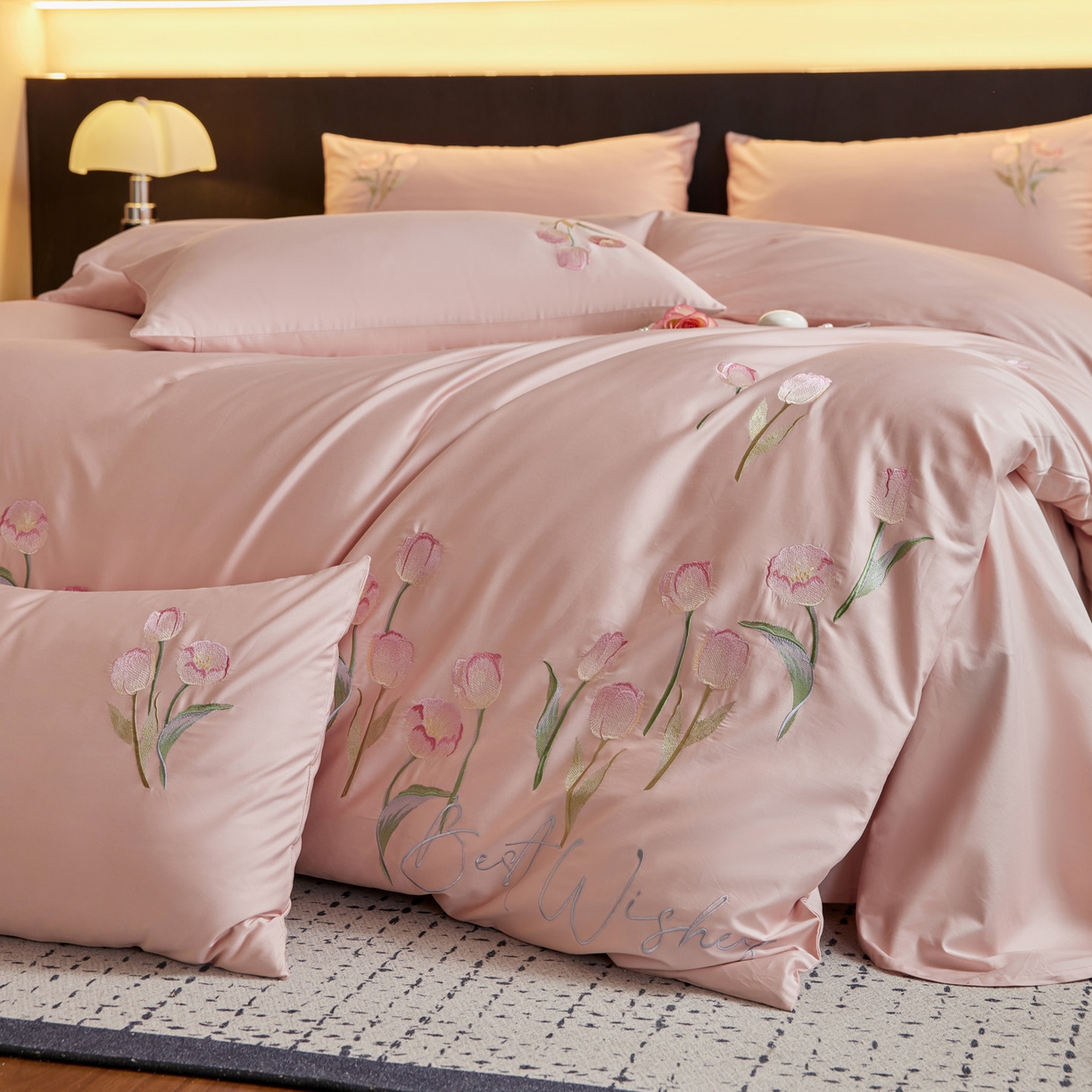 91家纺网 家纺一手货源 找家纺 爱缦 2026新款100S全棉CR工艺极简轻奢刺绣四件套-花海郁金系列风格二（券后控价：标准288，大号308） 花海郁金-粉色