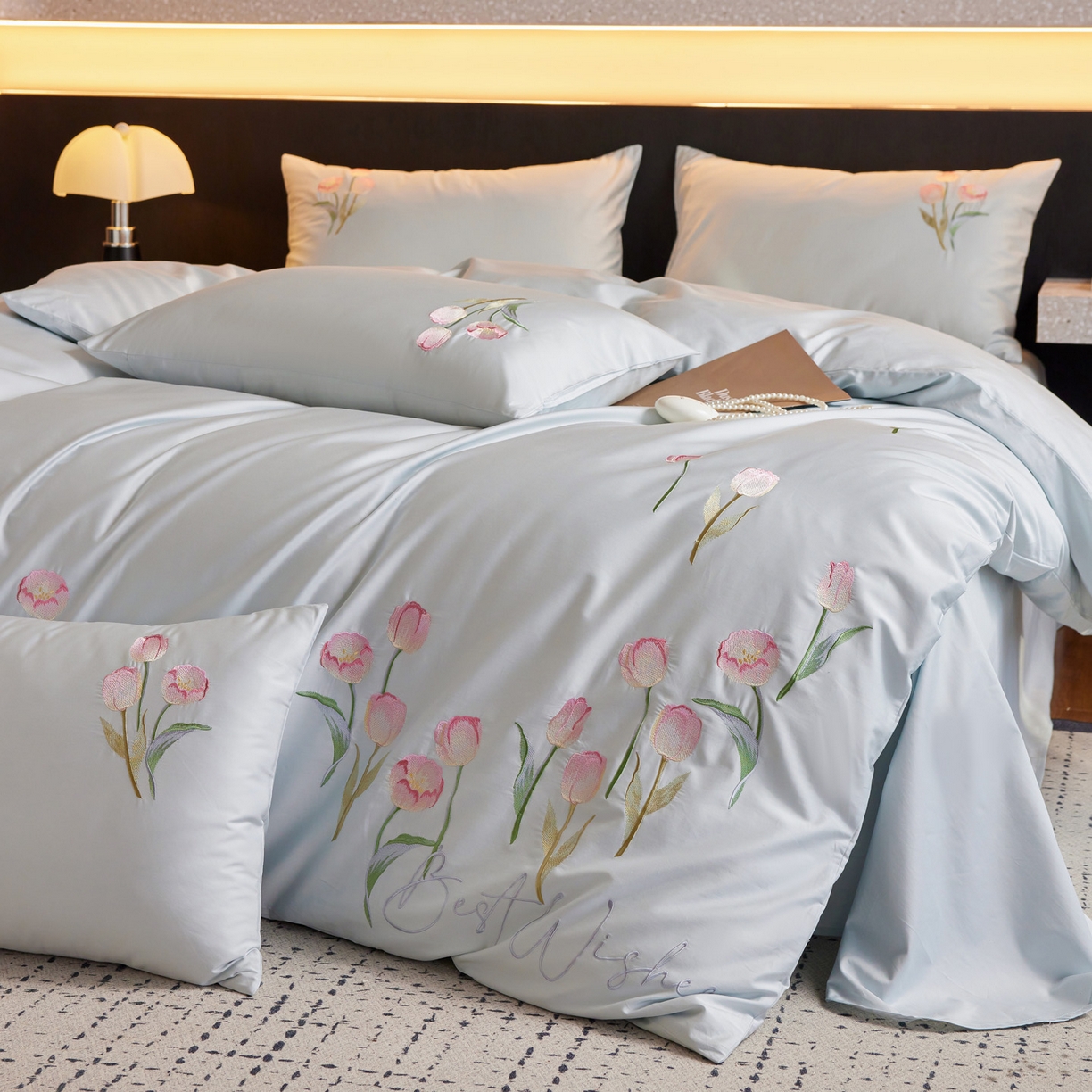 91家纺网 家纺一手货源 找家纺 爱缦 2026新款100S全棉CR工艺极简轻奢刺绣四件套-花海郁金系列风格二（券后控价：标准288，大号308） 花海郁金-蓝色