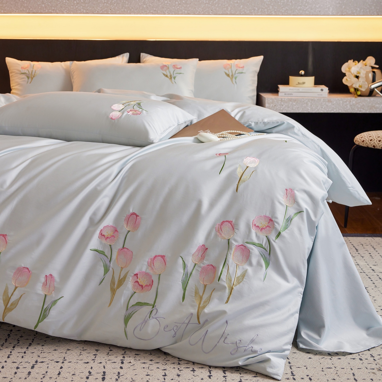 91家纺网 家纺一手货源 找家纺 爱缦 2026新款100S全棉CR工艺极简轻奢刺绣四件套-花海郁金系列风格二（券后控价：标准288，大号308） 花海郁金-蓝色