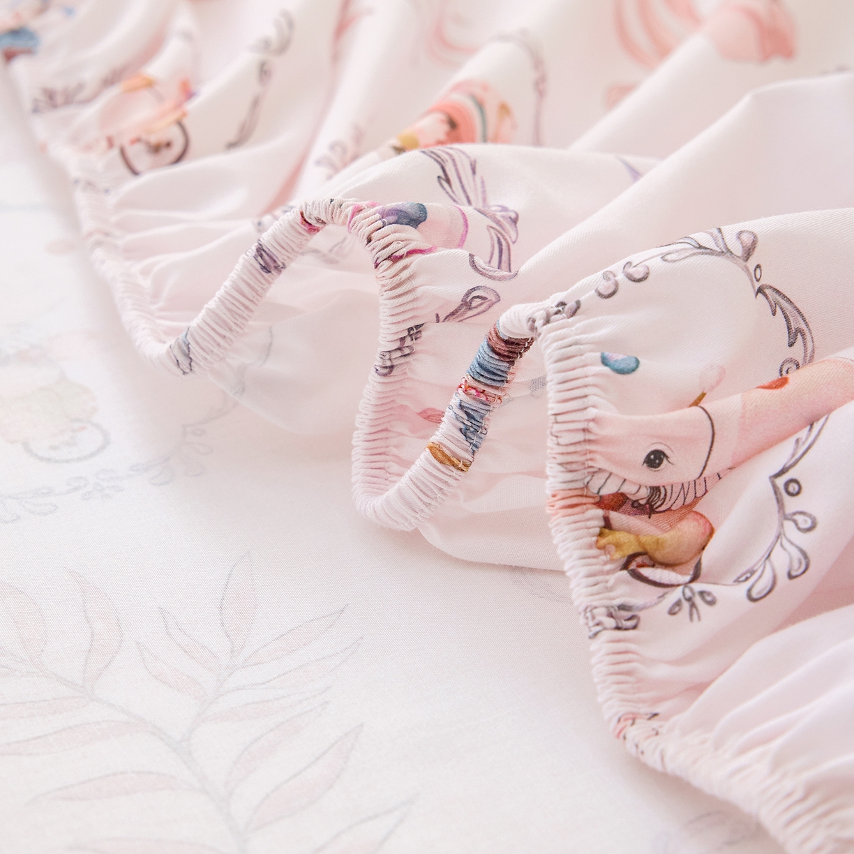 91家纺网 家纺一手货源 找家纺 元元家居（元元被业） 2026新款全棉13372套件及单品【印花款】-单床笠 乐园粉