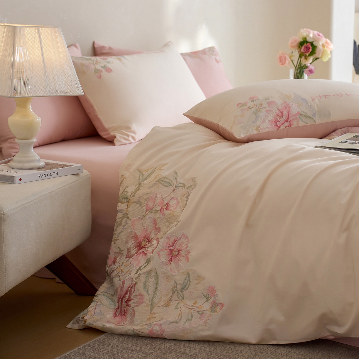 91家纺网 家纺一手货源 找家纺 （总）爱缦 2026新款100S全棉CR工艺极简轻奢刺绣四件套-秘境系列（券后控价：标准318，大号338）