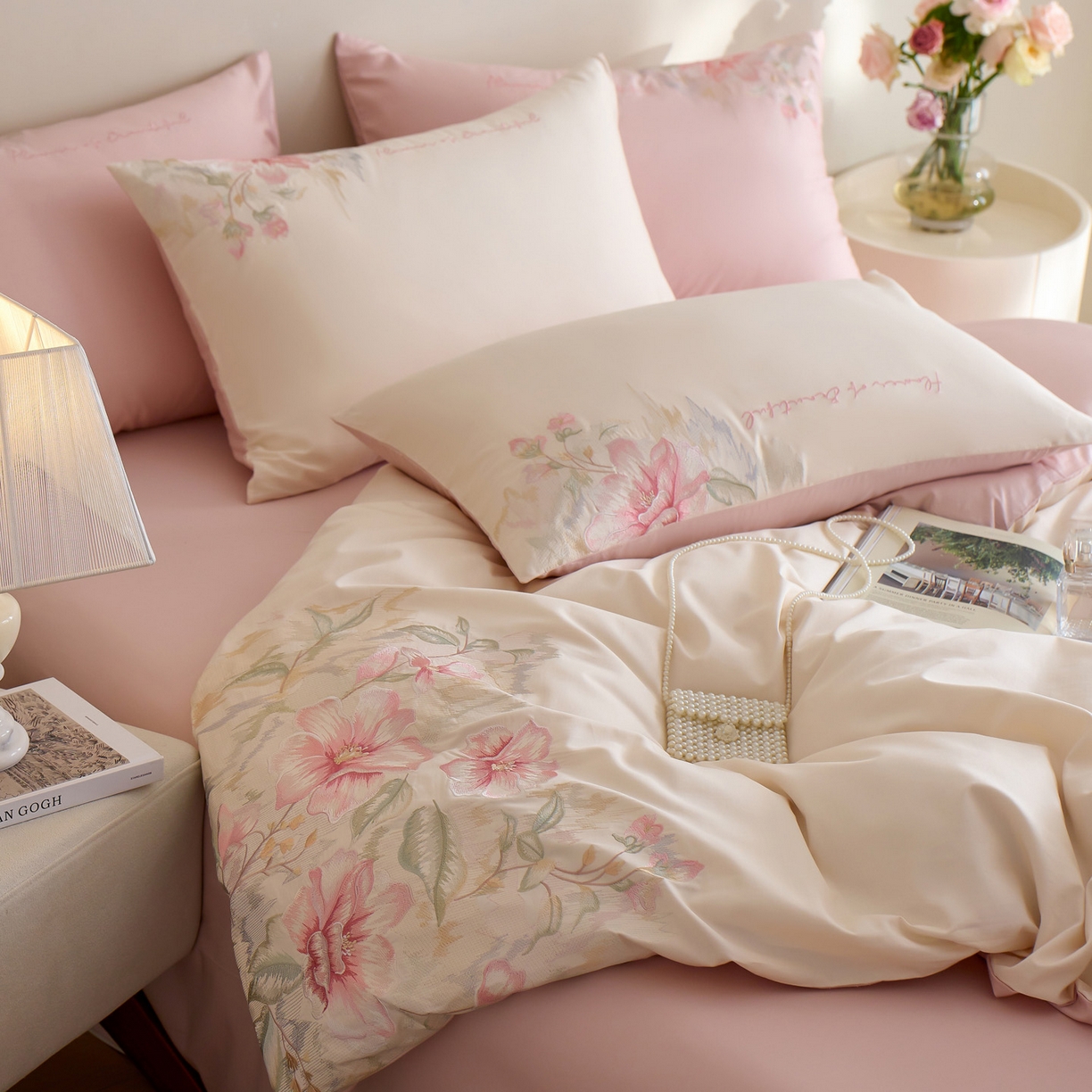 91家纺网 家纺一手货源 找家纺 （总）爱缦 2026新款100S全棉CR工艺极简轻奢刺绣四件套-秘境系列（券后控价：标准318，大号338）