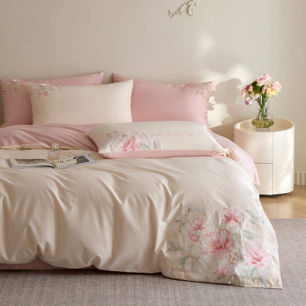 爱缦 2026新款100S全棉CR工艺极简轻奢刺绣四件套-秘境系列（券后控价：标准318，大号338） 白粉色