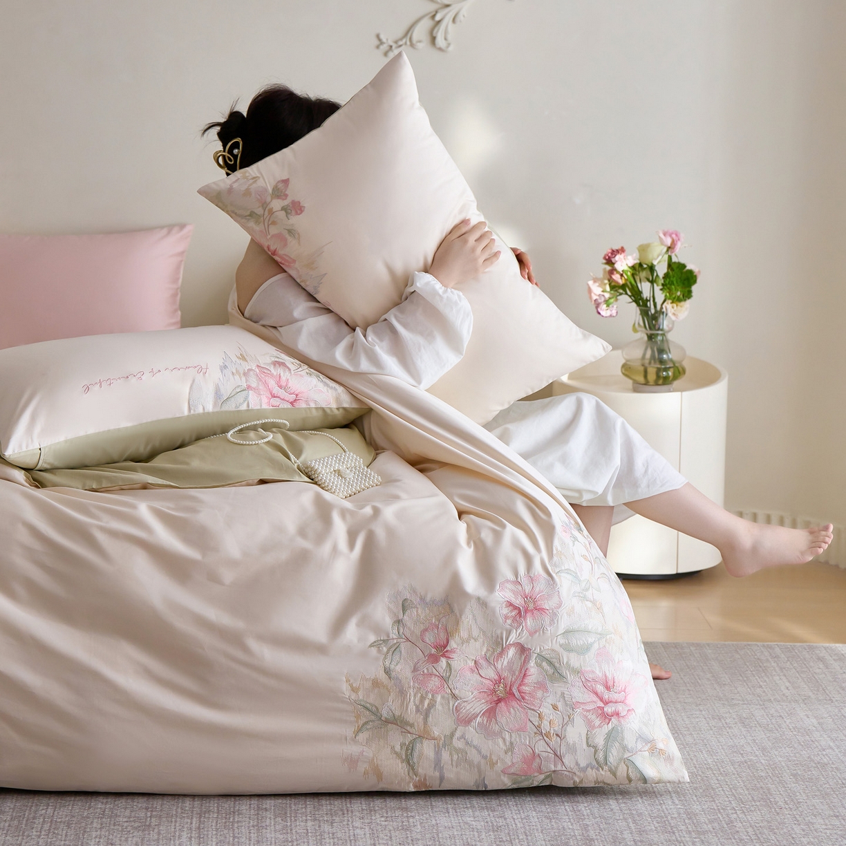 91家纺网 家纺一手货源 找家纺 爱缦 2026新款100S全棉CR工艺极简轻奢刺绣四件套-秘境系列（券后控价：标准318，大号338） 白绿