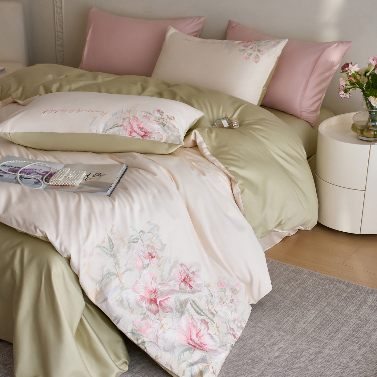 91家纺网 家纺一手货源 找家纺 爱缦 2026新款100S全棉CR工艺极简轻奢刺绣四件套-秘境系列（券后控价：标准318，大号338） 白绿