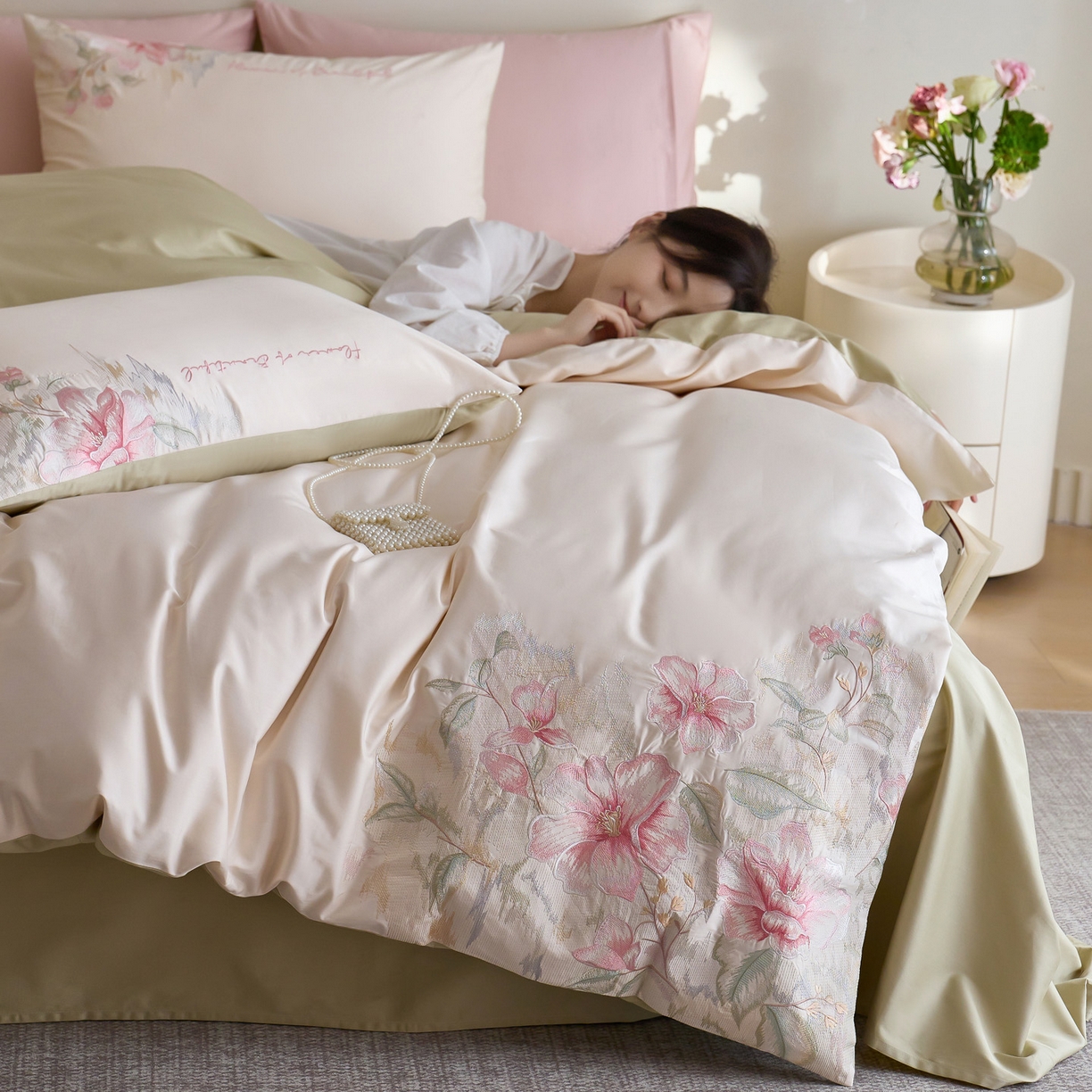 91家纺网 家纺一手货源 找家纺 爱缦 2026新款100S全棉CR工艺极简轻奢刺绣四件套-秘境系列（券后控价：标准318，大号338） 白绿