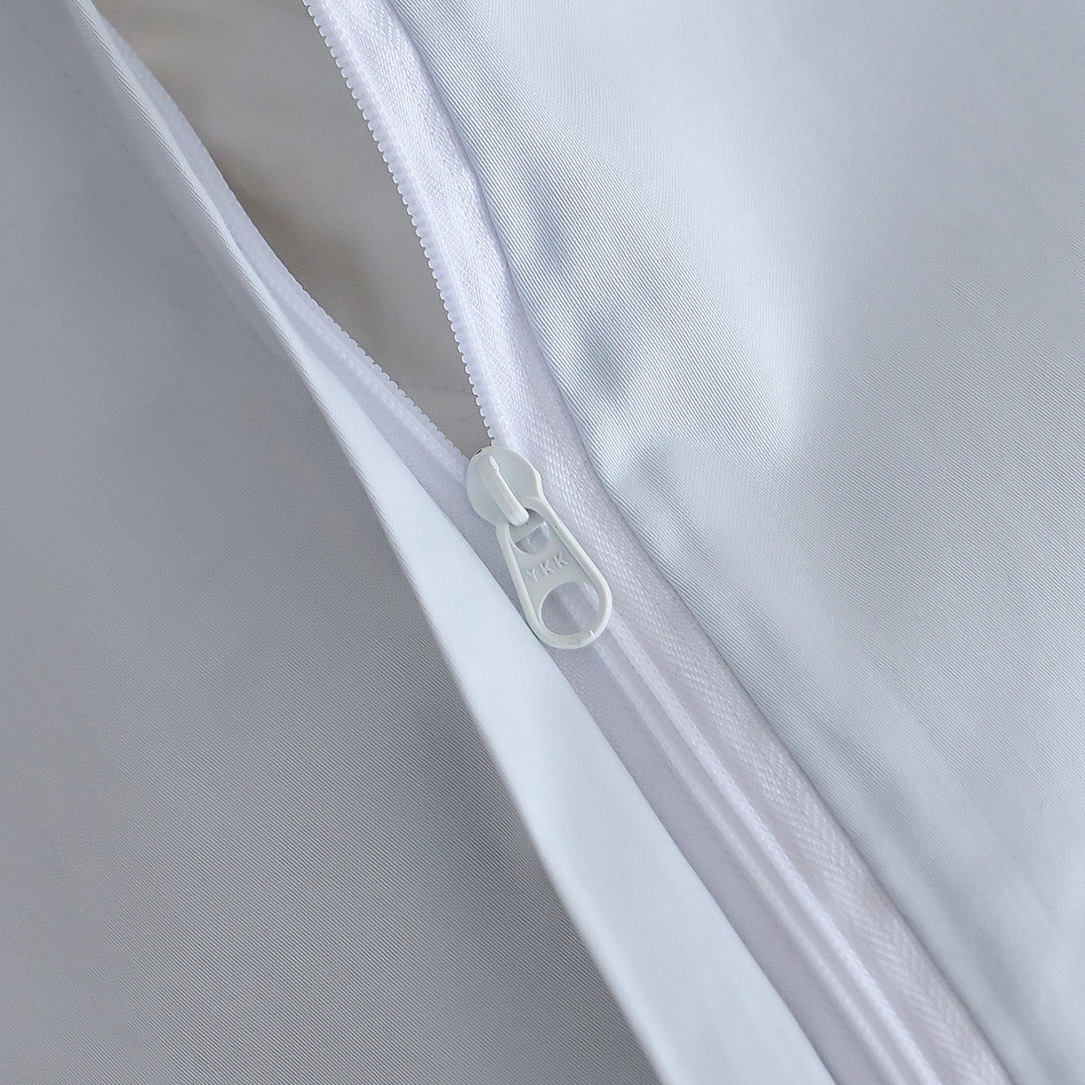 91家纺网 家纺一手货源 找家纺 爱缦 2026新款100S全棉CR工艺极简轻奢刺绣四件套-秘境系列（券后控价：标准318，大号338） 浅蓝