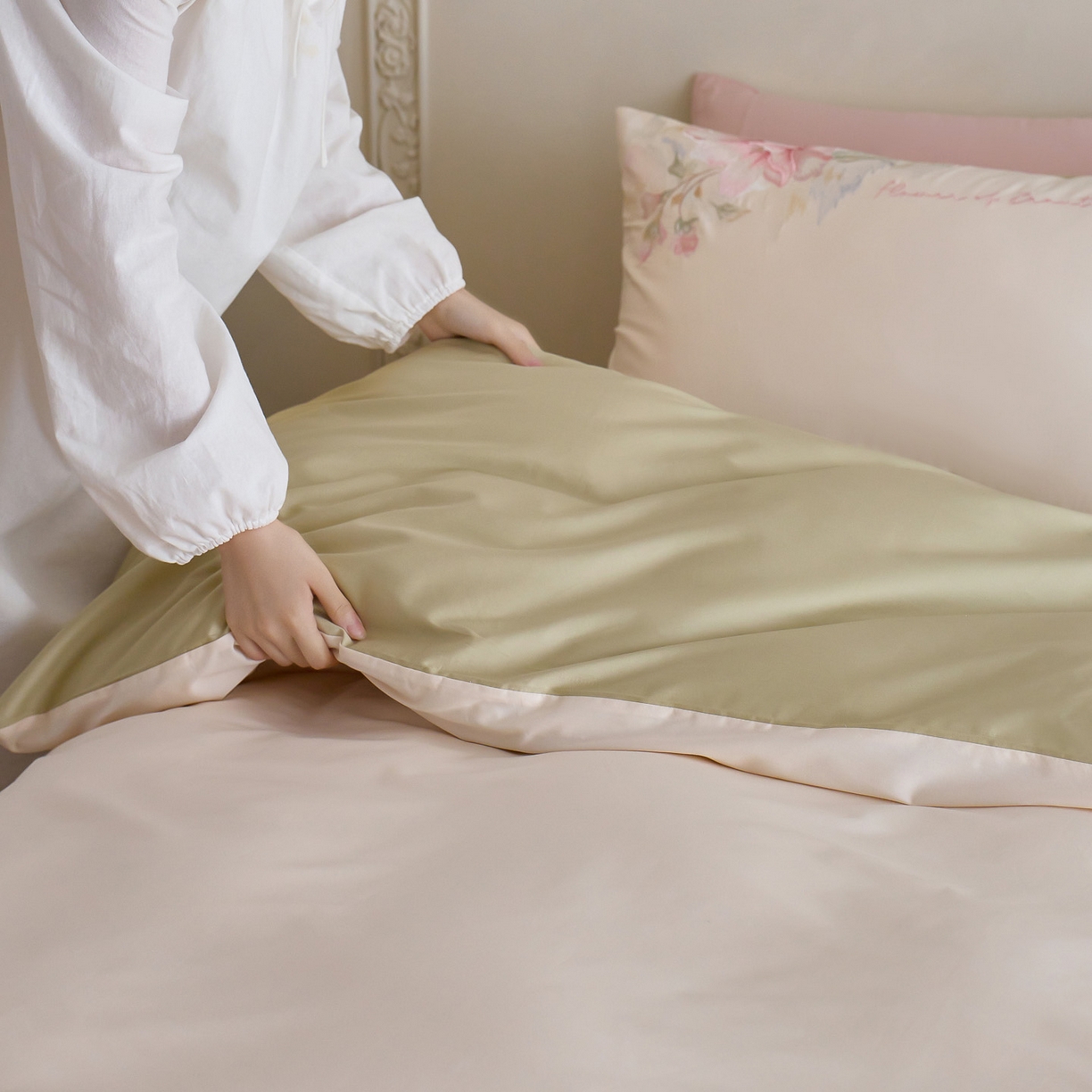 91家纺网 家纺一手货源 找家纺 爱缦 2026新款100S全棉CR工艺极简轻奢刺绣四件套-秘境系列（券后控价：标准318，大号338） 白绿