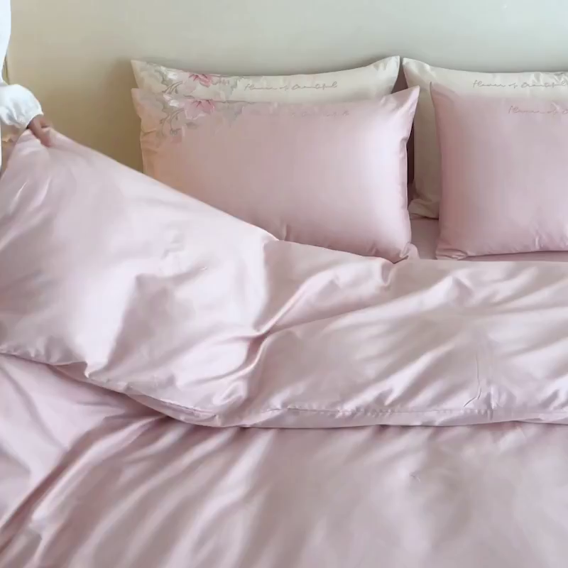 91家纺网 家纺一手货源 找家纺 爱缦 2026新款100S全棉CR工艺极简轻奢刺绣四件套-秘境系列（券后控价：标准318，大号338） 粉色