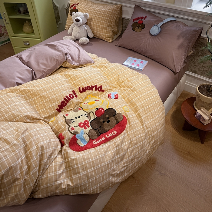 91家纺网 家纺一手货源 找家纺 欣宜家纺 2026新款全棉纯棉卡通毛巾绣四件套床上用品套件 快乐伙伴