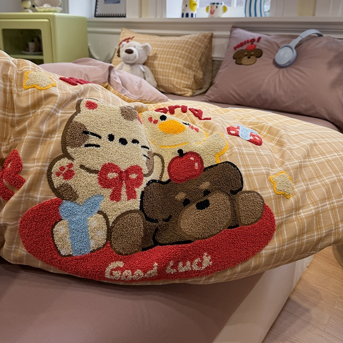 91家纺网 家纺一手货源 找家纺 欣宜家纺 2026新款全棉纯棉卡通毛巾绣四件套床上用品套件 快乐伙伴