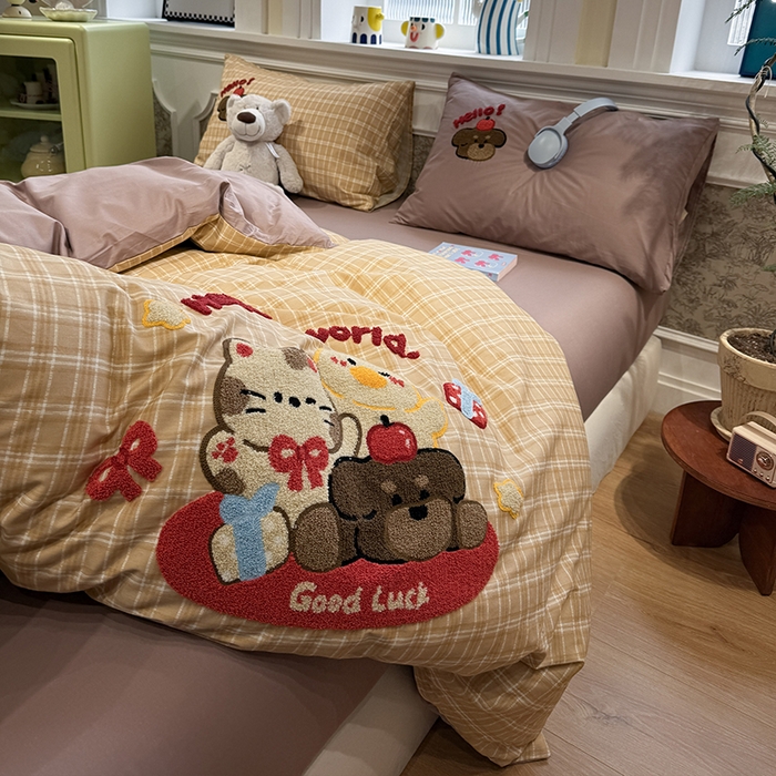 91家纺网 家纺一手货源 找家纺 欣宜家纺 2026新款全棉纯棉卡通毛巾绣四件套床上用品套件 快乐伙伴