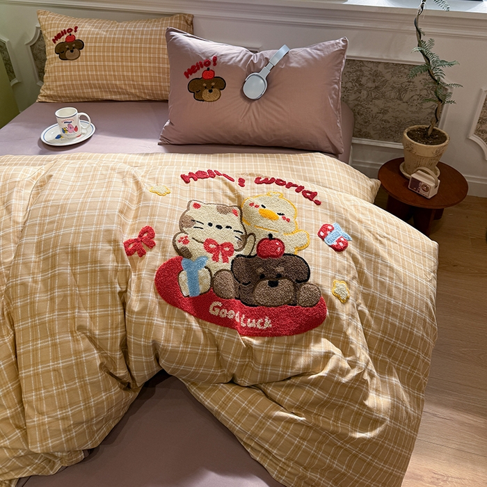 91家纺网 家纺一手货源 找家纺 欣宜家纺 2026新款全棉纯棉卡通毛巾绣四件套床上用品套件 快乐伙伴