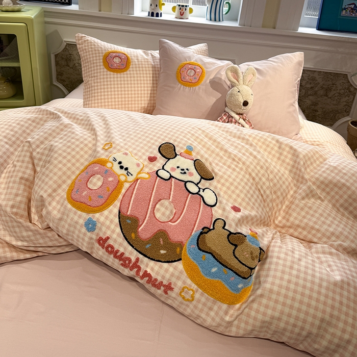 91家纺网 家纺一手货源 找家纺 欣宜家纺 2026新款全棉纯棉卡通毛巾绣四件套床上用品套件 甜甜圈小狗