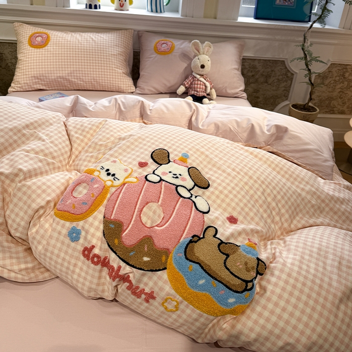 91家纺网 家纺一手货源 找家纺 欣宜家纺 2026新款全棉纯棉卡通毛巾绣四件套床上用品套件 甜甜圈小狗