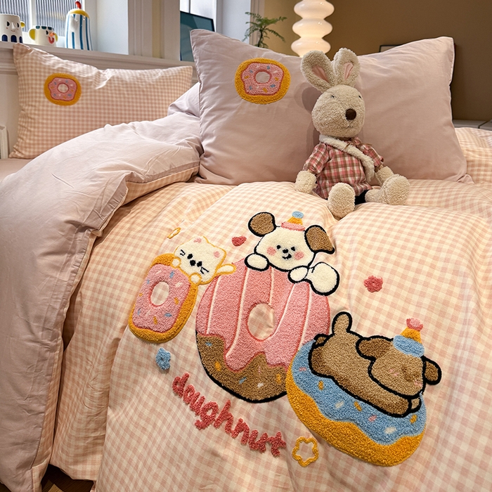 91家纺网 家纺一手货源 找家纺 欣宜家纺 2026新款全棉纯棉卡通毛巾绣四件套床上用品套件 甜甜圈小狗