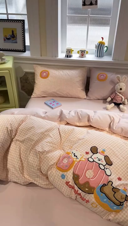 91家纺网 家纺一手货源 找家纺 欣宜家纺 2026新款全棉纯棉卡通毛巾绣四件套床上用品套件 甜甜圈小狗