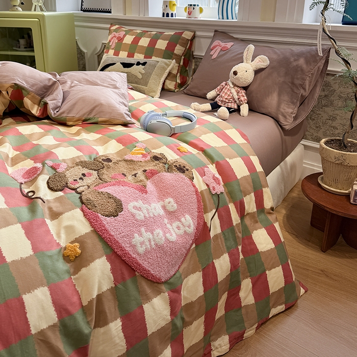 91家纺网 家纺一手货源 找家纺 欣宜家纺 2026新款全棉纯棉卡通毛巾绣四件套床上用品套件 甜心熊