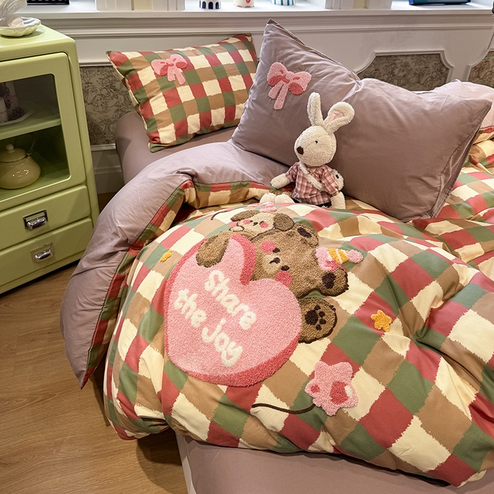 91家纺网 家纺一手货源 找家纺 欣宜家纺 2026新款全棉纯棉卡通毛巾绣四件套床上用品套件 甜心熊