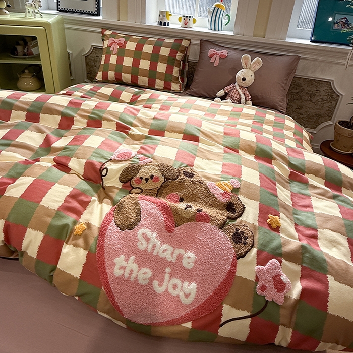 91家纺网 家纺一手货源 找家纺 欣宜家纺 2026新款全棉纯棉卡通毛巾绣四件套床上用品套件 甜心熊