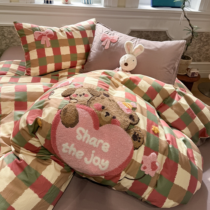 91家纺网 家纺一手货源 找家纺 欣宜家纺 2026新款全棉纯棉卡通毛巾绣四件套床上用品套件 甜心熊