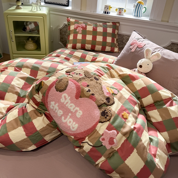 91家纺网 家纺一手货源 找家纺 欣宜家纺 2026新款全棉纯棉卡通毛巾绣四件套床上用品套件 甜心熊