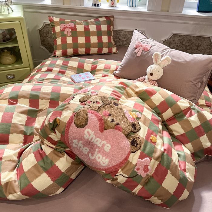 91家纺网 家纺一手货源 找家纺 欣宜家纺 2026新款全棉纯棉卡通毛巾绣四件套床上用品套件 甜心熊