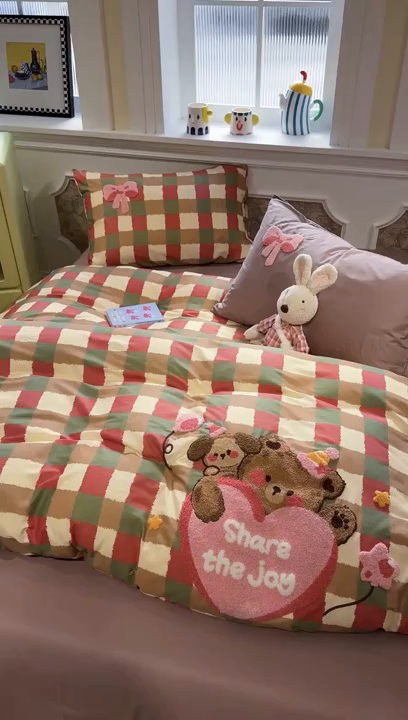 91家纺网 家纺一手货源 找家纺 欣宜家纺 2026新款全棉纯棉卡通毛巾绣四件套床上用品套件 甜心熊