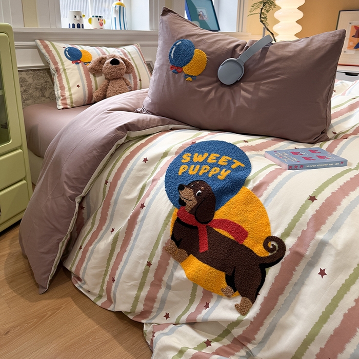 91家纺网 家纺一手货源 找家纺 欣宜家纺 2026新款全棉纯棉卡通毛巾绣四件套床上用品套件 围巾腊肠狗