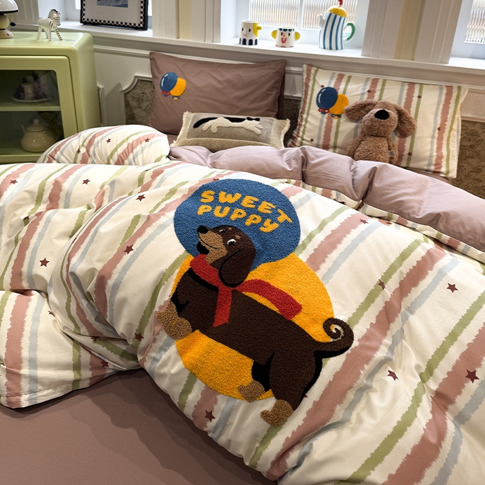 91家纺网 家纺一手货源 找家纺 欣宜家纺 2026新款全棉纯棉卡通毛巾绣四件套床上用品套件 围巾腊肠狗