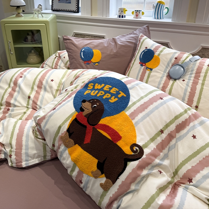 91家纺网 家纺一手货源 找家纺 欣宜家纺 2026新款全棉纯棉卡通毛巾绣四件套床上用品套件 围巾腊肠狗