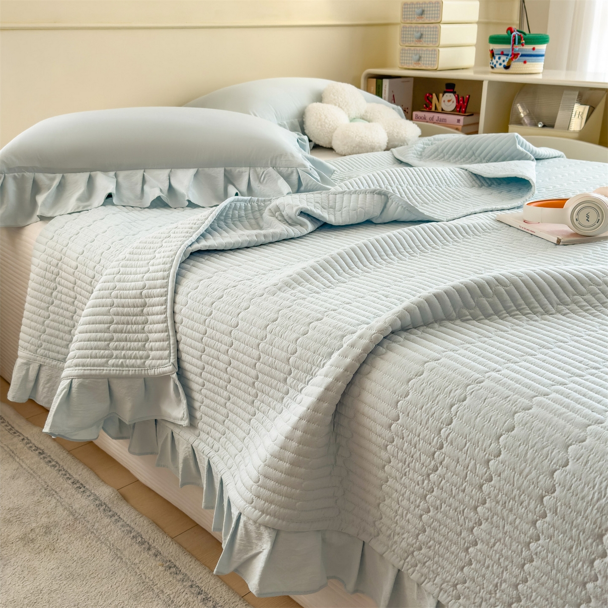 91家纺网 家纺一手货源 找家纺 兄弟坊 2026新款韩版凉感皱皱绵花边夏被床盖四件套 凉感皱皱绵-天空蓝