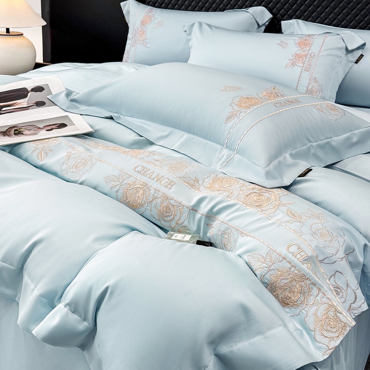 91家纺网 家纺一手货源 找家纺 莱势 2026新品100支纯棉全棉50x50s埃及长绒棉刺绣绣花四件套高端礼盒-倾城系列 倾城-天空蓝