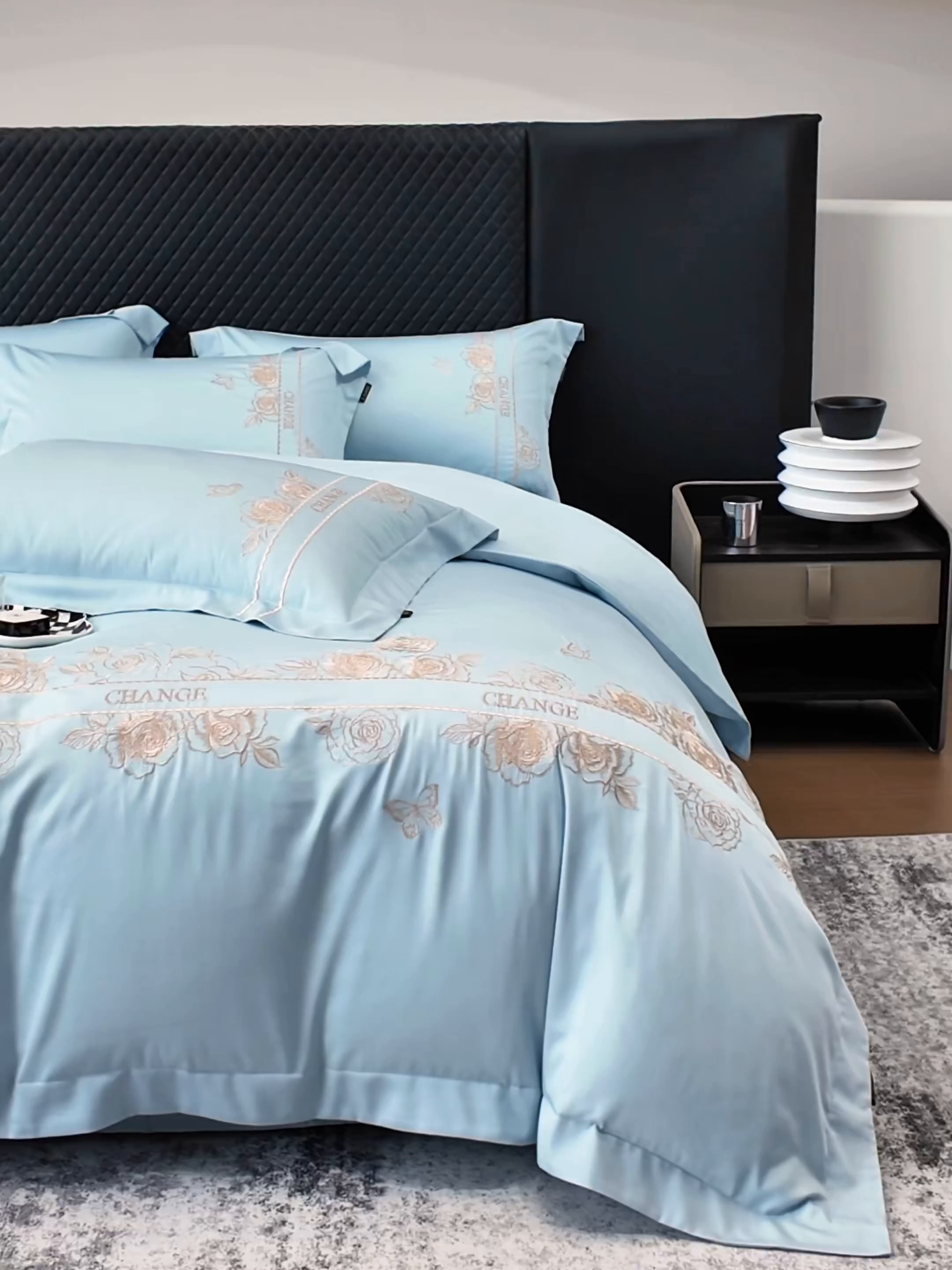 91家纺网 家纺一手货源 找家纺 莱势 2026新品100支纯棉全棉50x50s埃及长绒棉刺绣绣花四件套高端礼盒-倾城系列 倾城-天空蓝