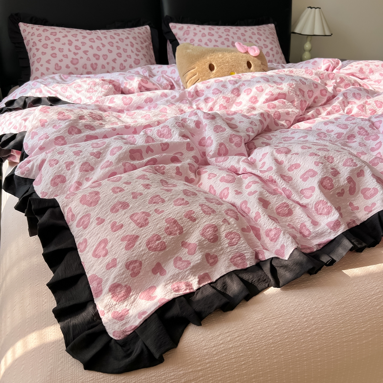 91家纺网 家纺一手货源 找家纺 （总）韩巢家纺 2026新款泡芙纱豹纹黑花边款四件套