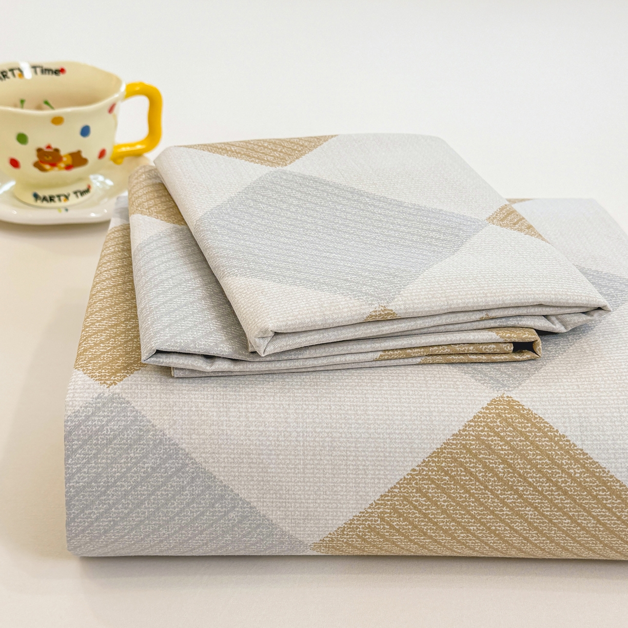 91家纺网 家纺一手货源 找家纺 壹贝家纺 2026新款全棉喷气印花床单系列 瑞吉斯-黄