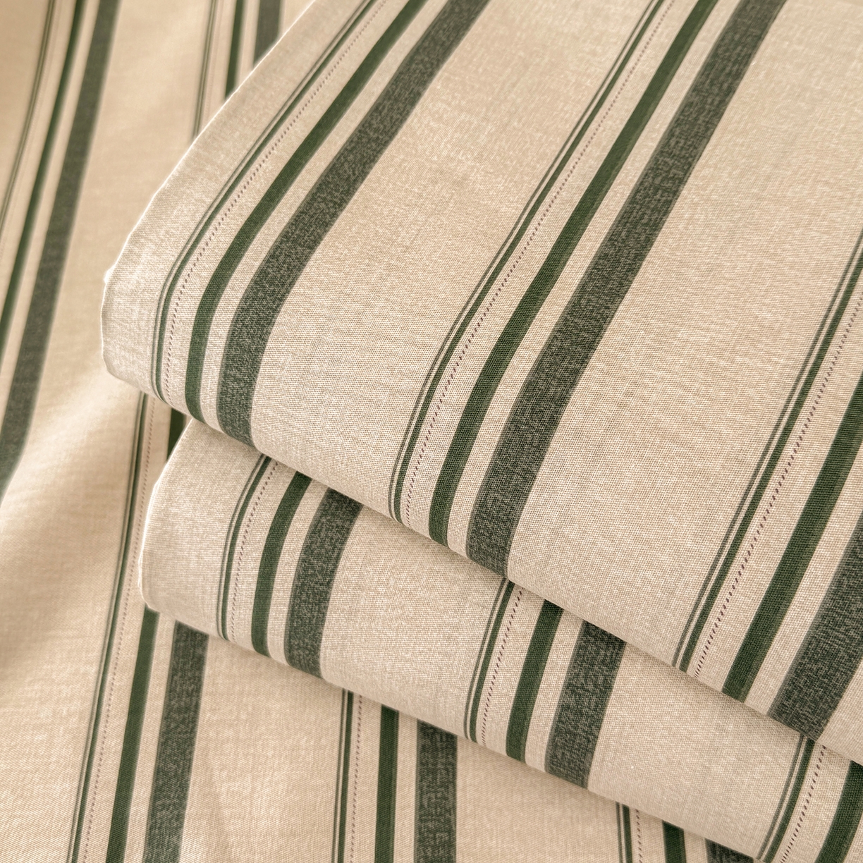 91家纺网 家纺一手货源 找家纺 壹贝家纺 2026新款全棉喷气印花床单系列 条纹