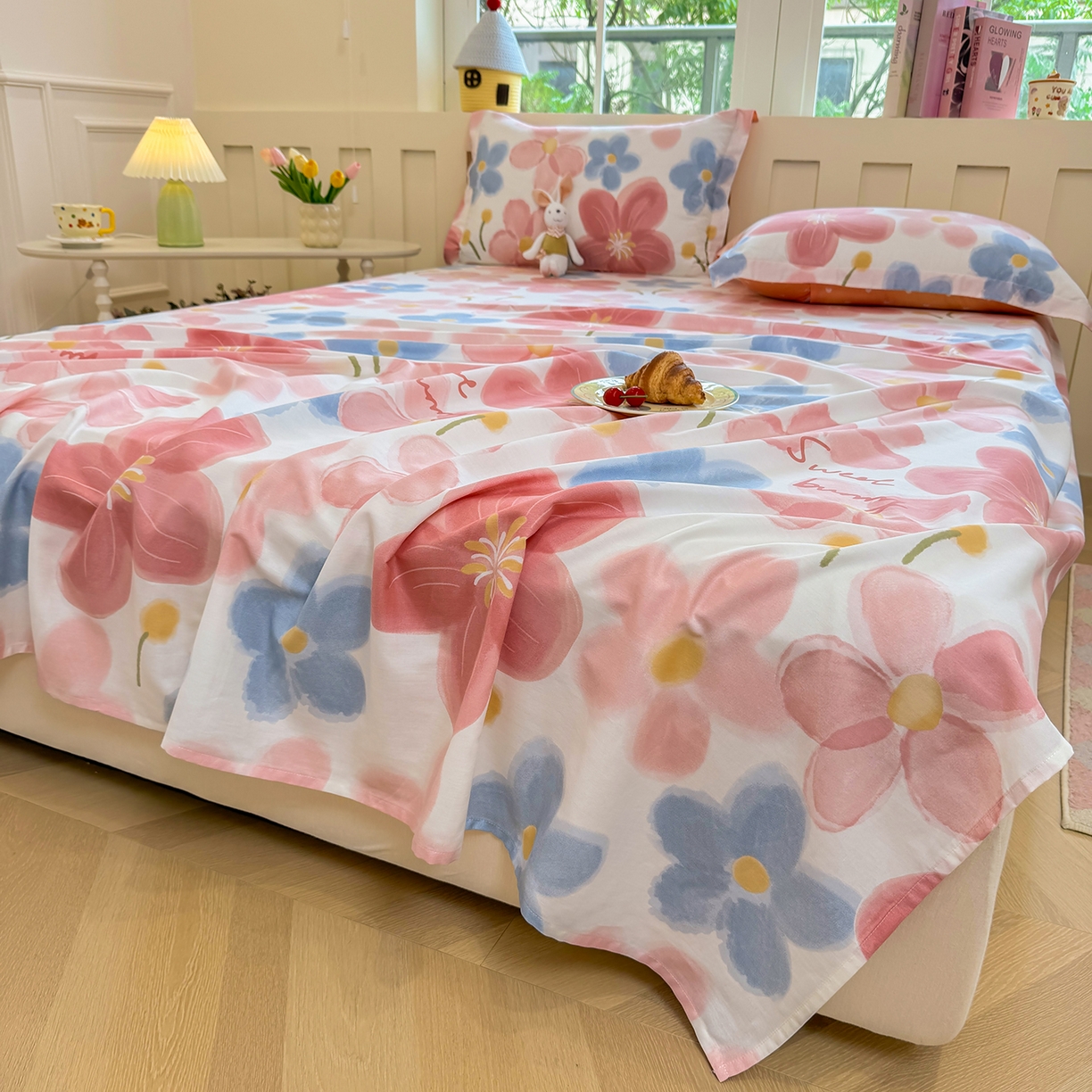 91家纺网 家纺一手货源 找家纺 壹贝家纺 2026新款全棉喷气印花床单系列 夕颜花开