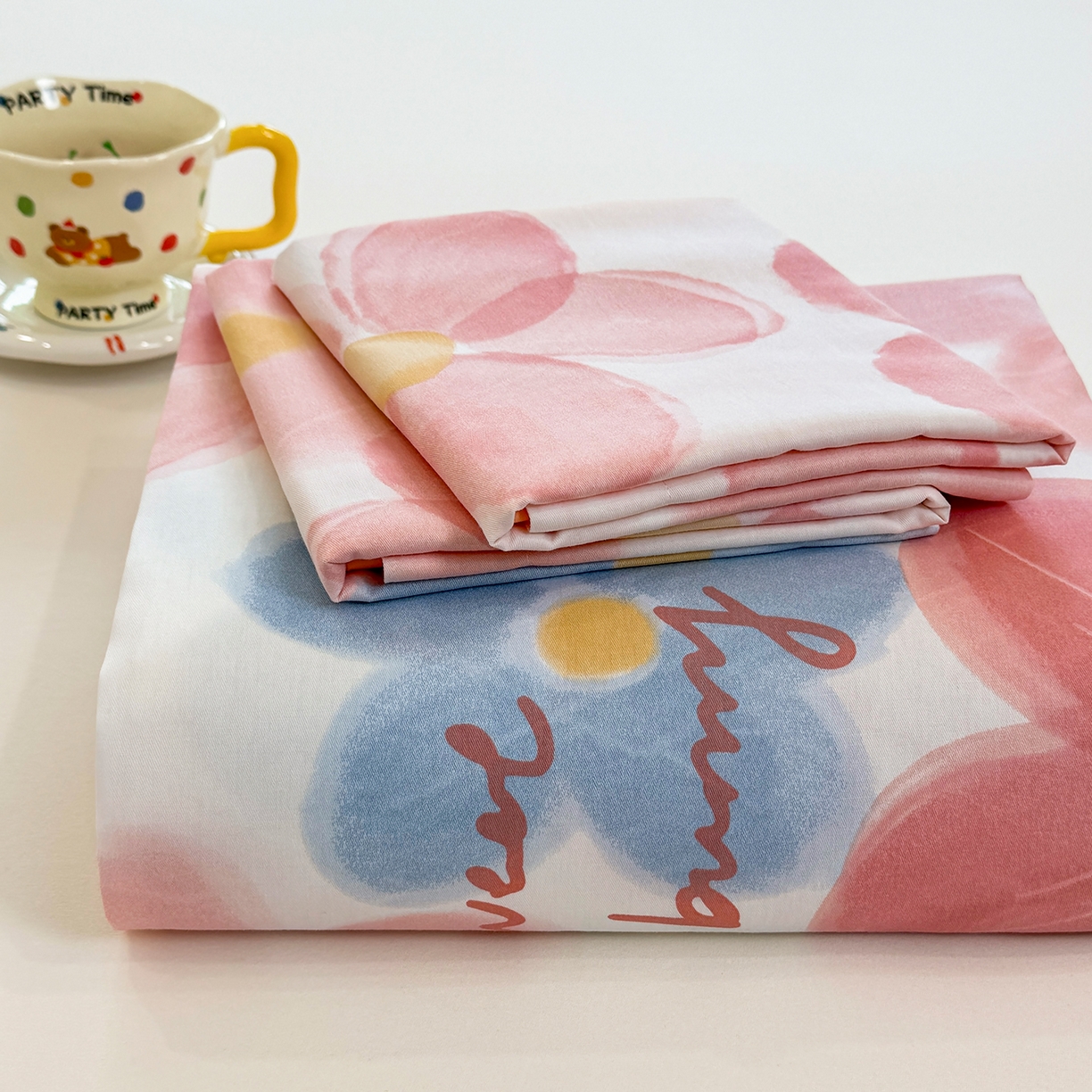 91家纺网 家纺一手货源 找家纺 壹贝家纺 2026新款全棉喷气印花床单系列 夕颜花开