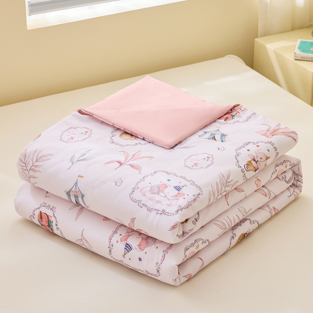 91家纺网 家纺一手货源 找家纺 元元家居（元元被业） 2026新款全棉纯棉13372印花两用夏被夏凉被空调被 乐园粉